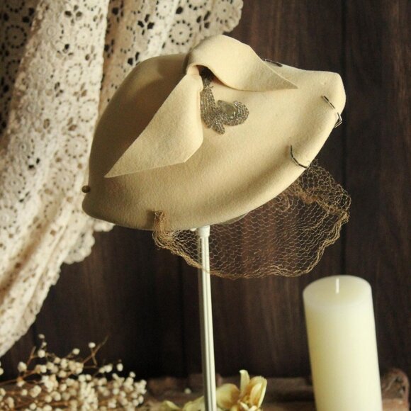 Vintage 1950s Hat, Chapeau Louise Ivory Wool Felt with Birdcage Veil, Rhinestone - Picture 1 of 12